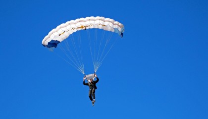 九游app官方下载-燃情欧冠夜，球迷狂欢不夜城